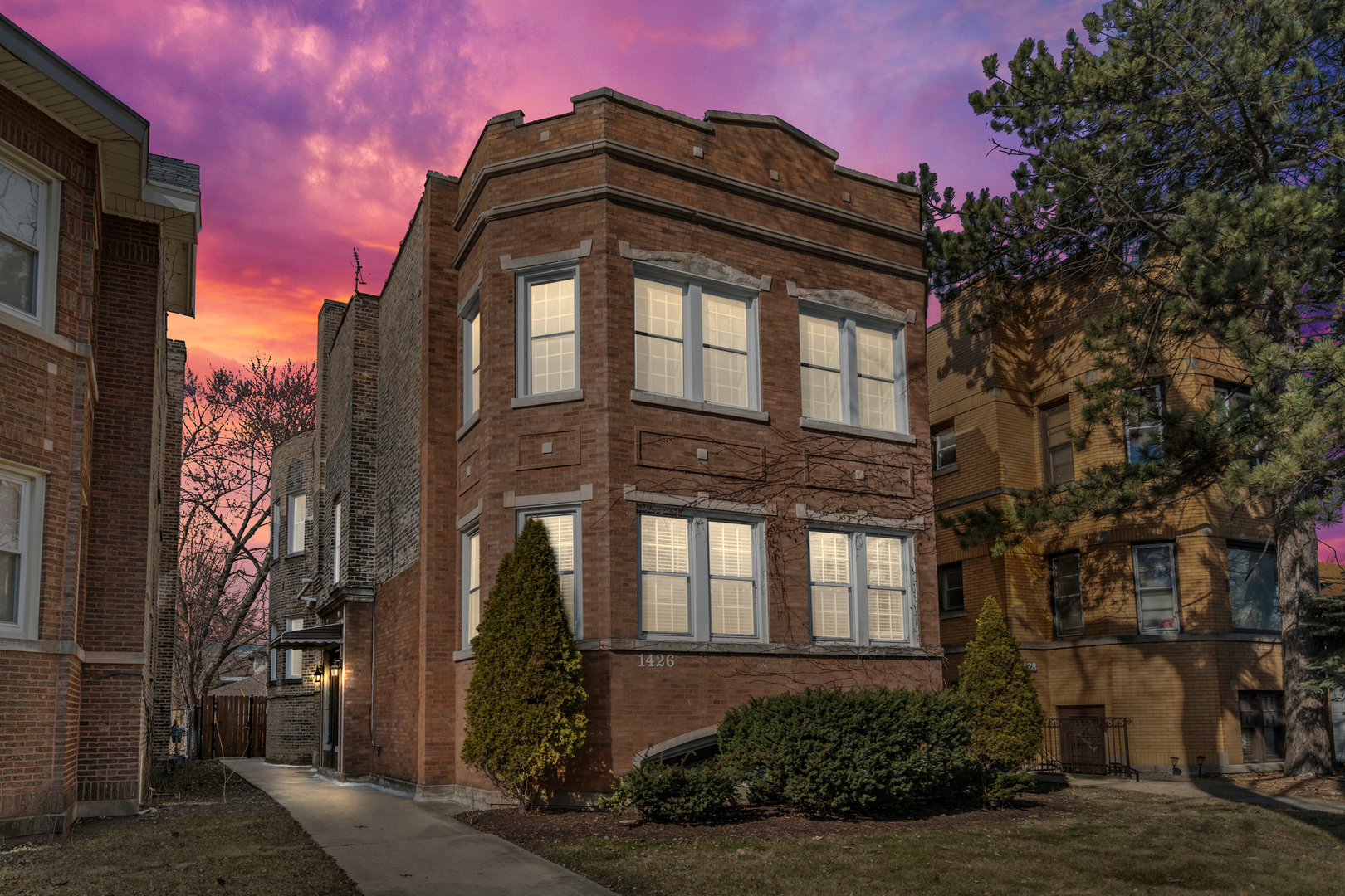 1426 N AUSTIN Boulevard