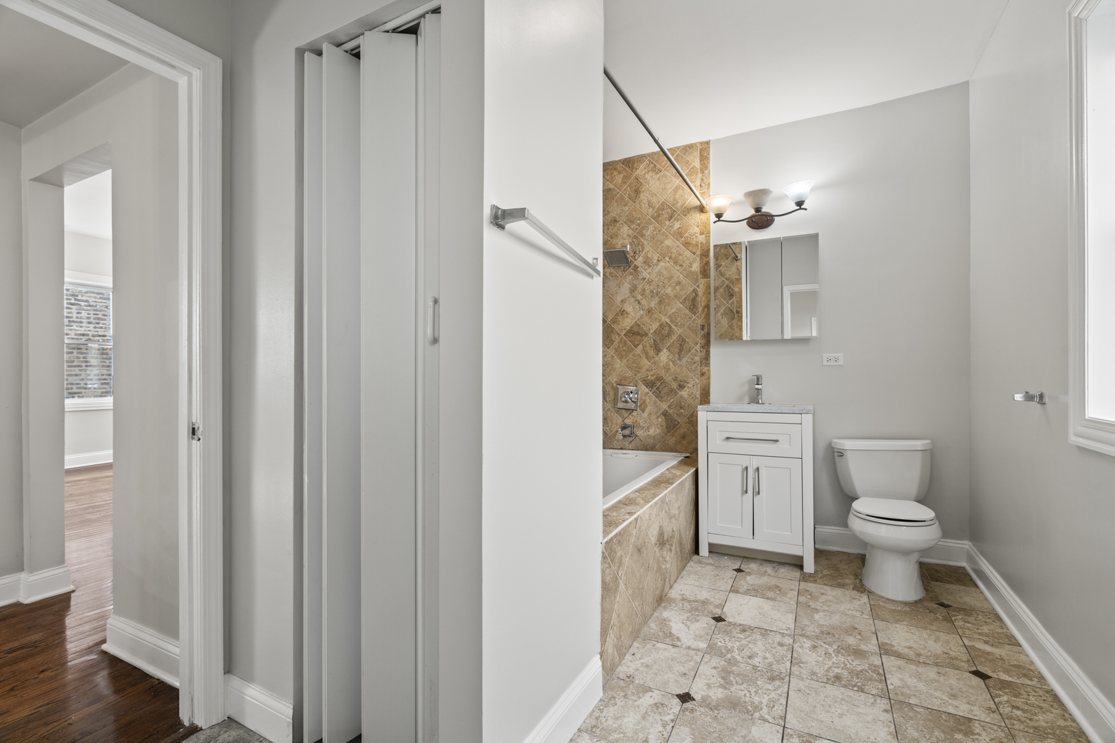 1426 N AUSTIN Boulevard