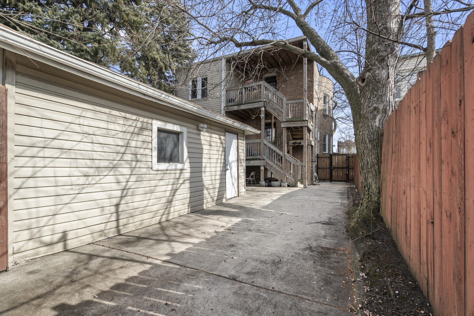 1426 N AUSTIN Boulevard