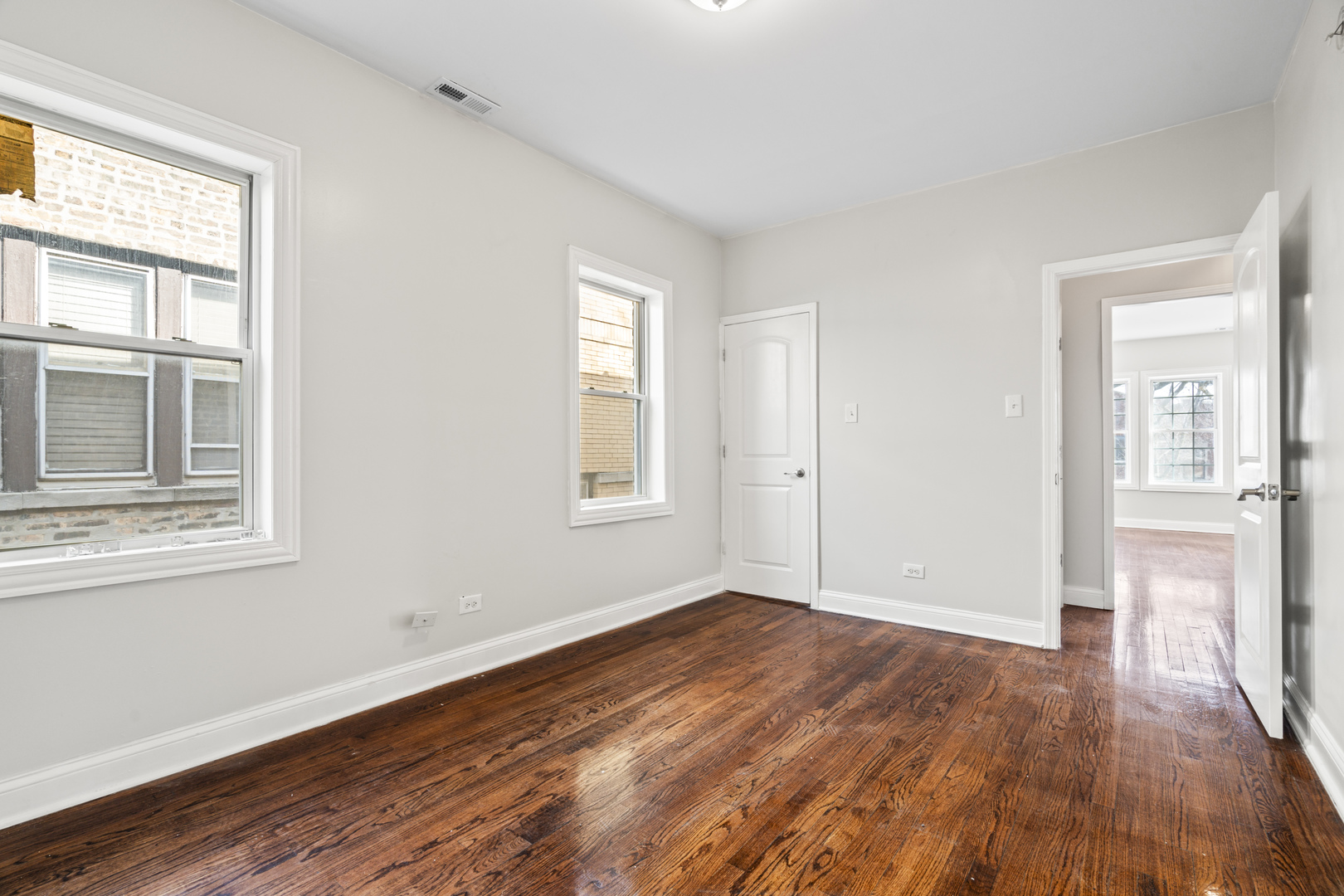 1426 N AUSTIN Boulevard