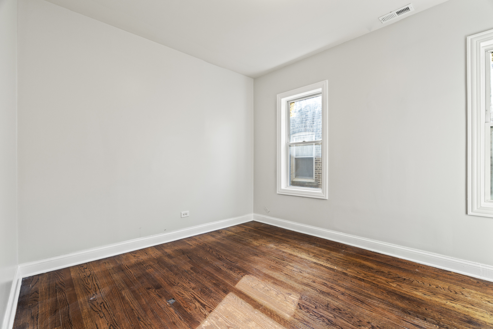 1426 N AUSTIN Boulevard