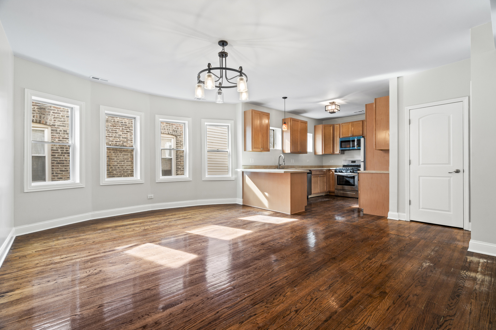 1426 N AUSTIN Boulevard