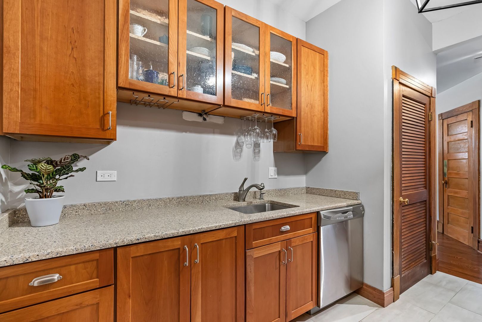 2354 N Cleveland Avenue Unit: 2