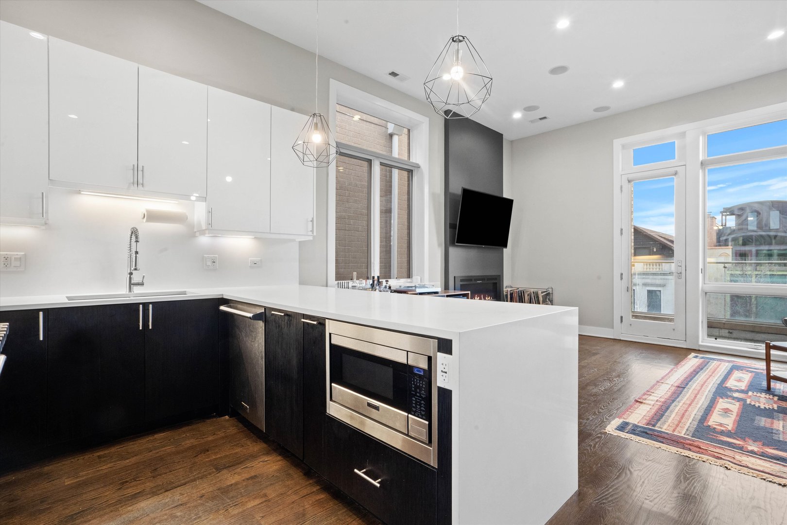 1516 W Huron Street Unit: 3