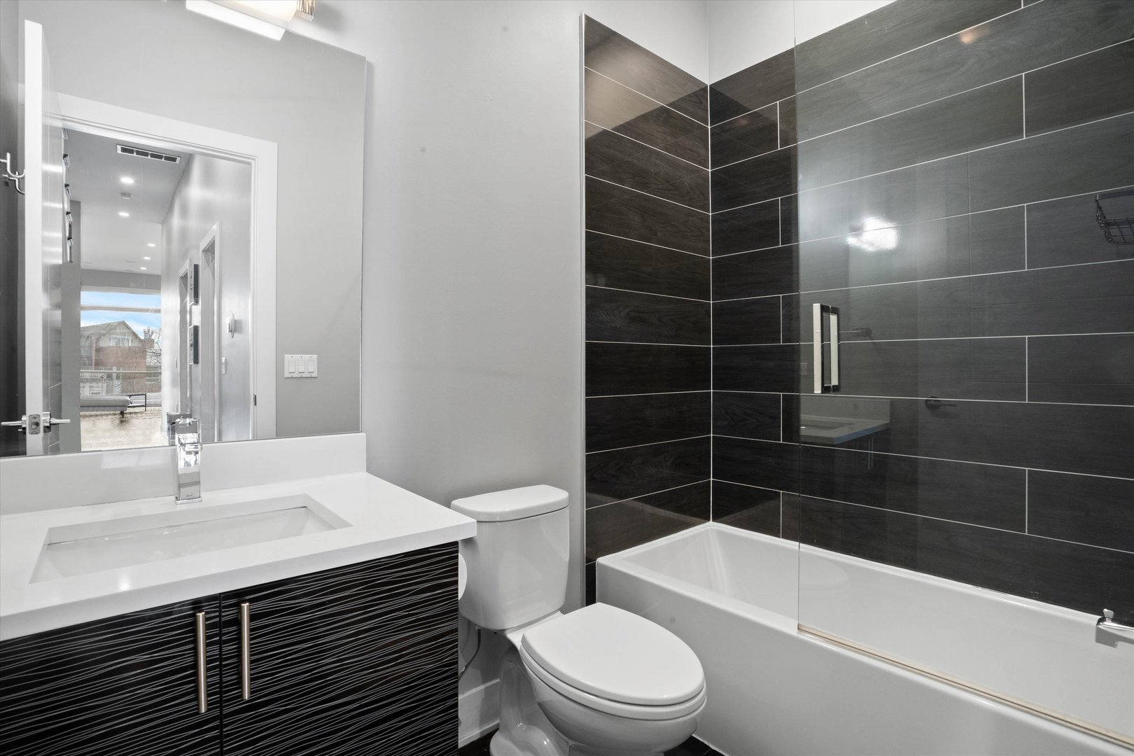 1516 W Huron Street Unit: 3