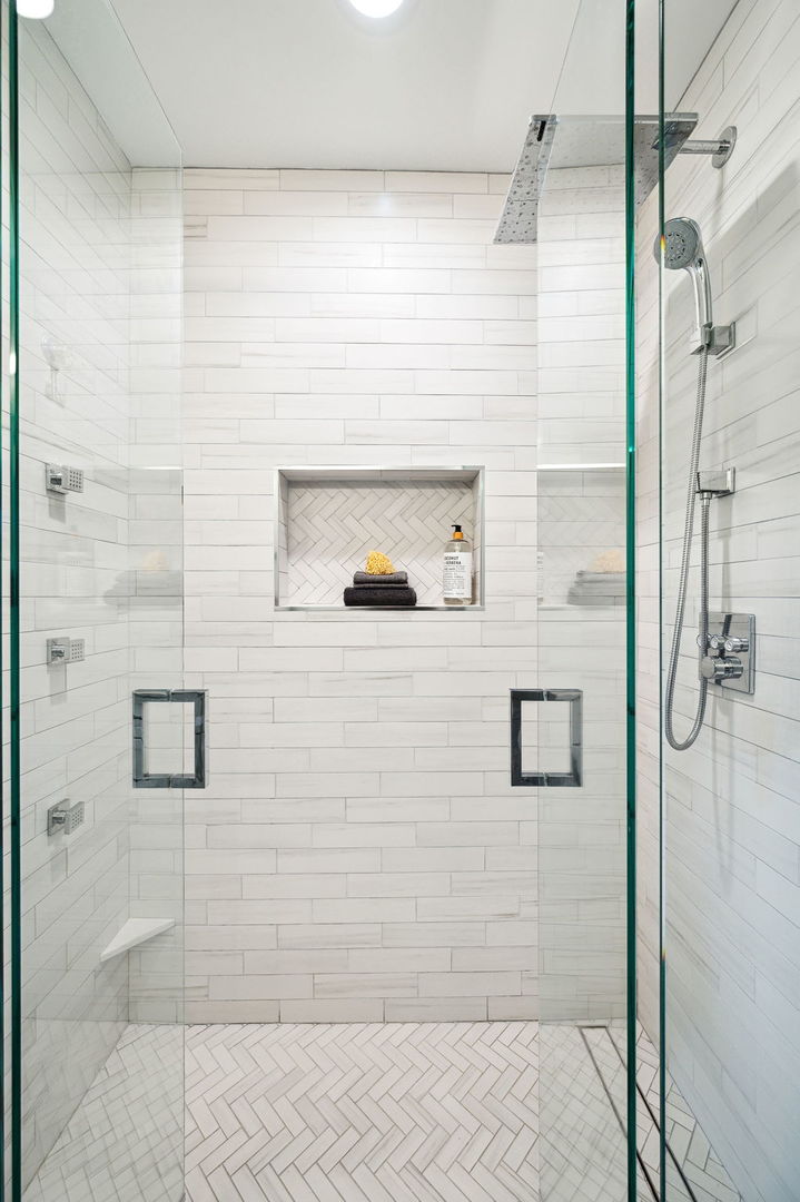 2840 N Lincoln Avenue Unit: F