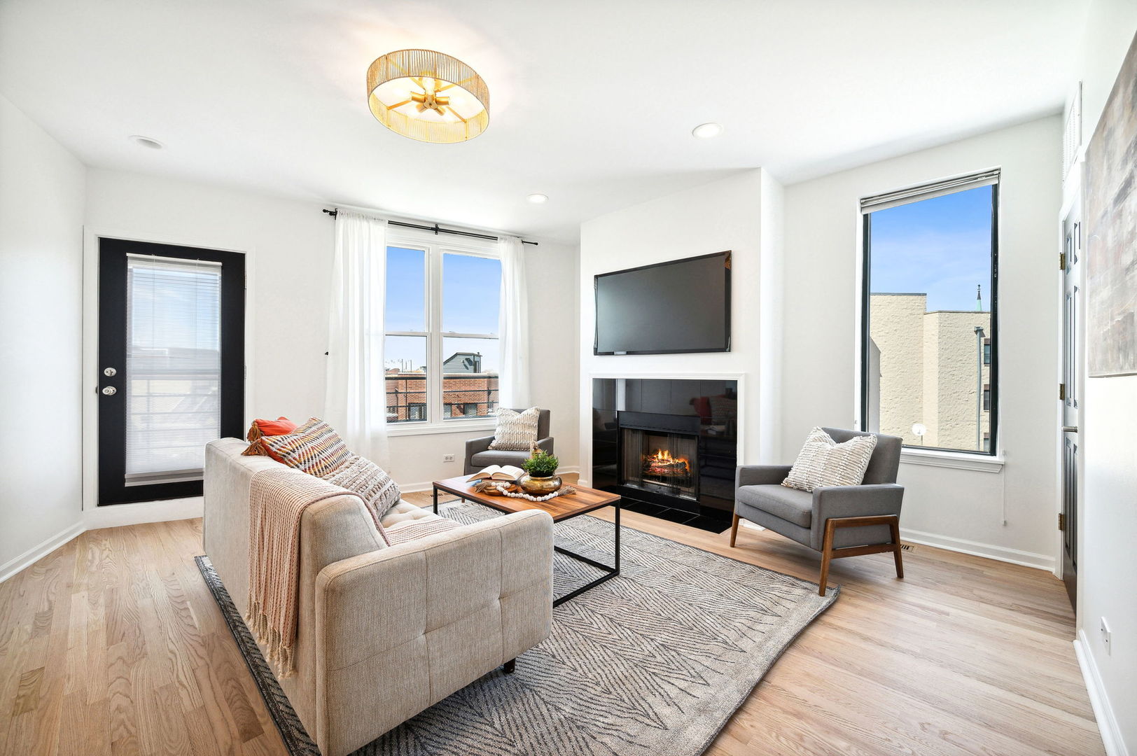 2840 N Lincoln Avenue Unit: F