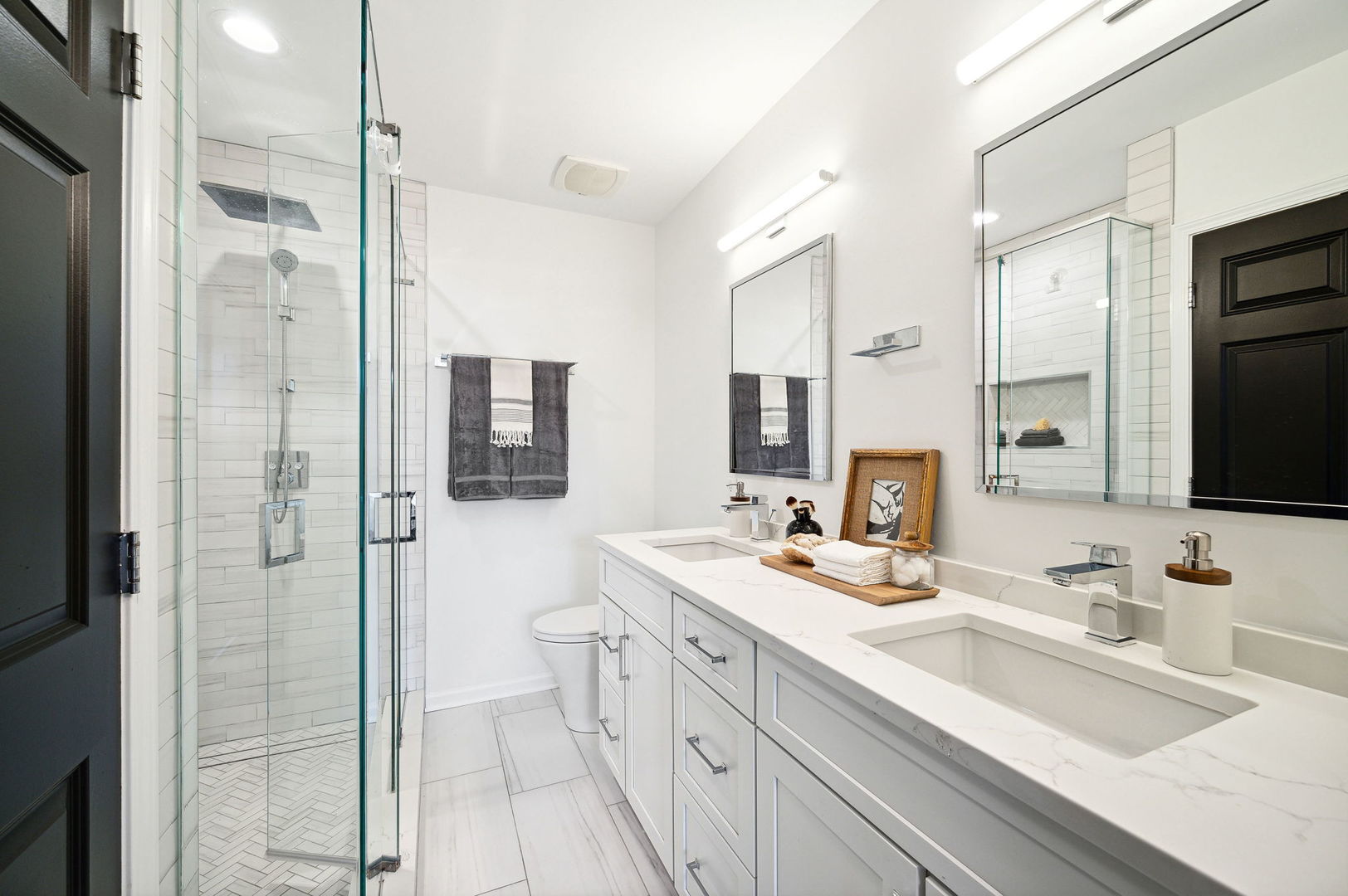 2840 N Lincoln Avenue Unit: F