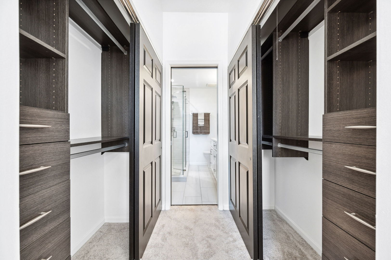 2840 N Lincoln Avenue Unit: F