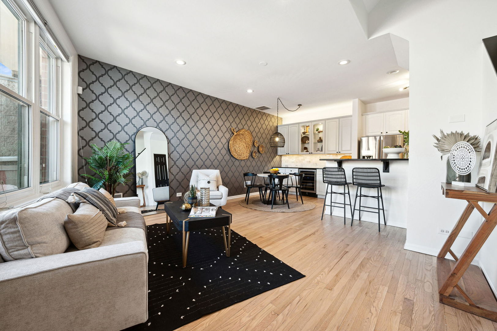 2840 N Lincoln Avenue Unit: F