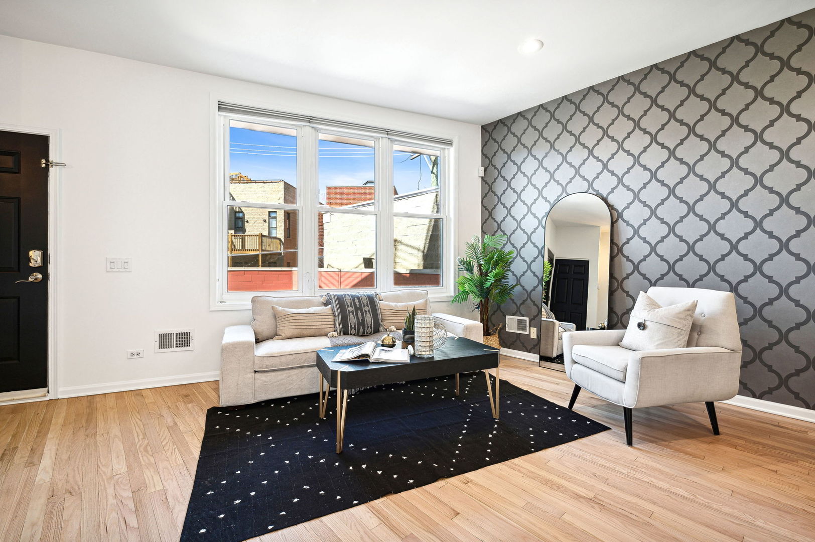 2840 N Lincoln Avenue Unit: F