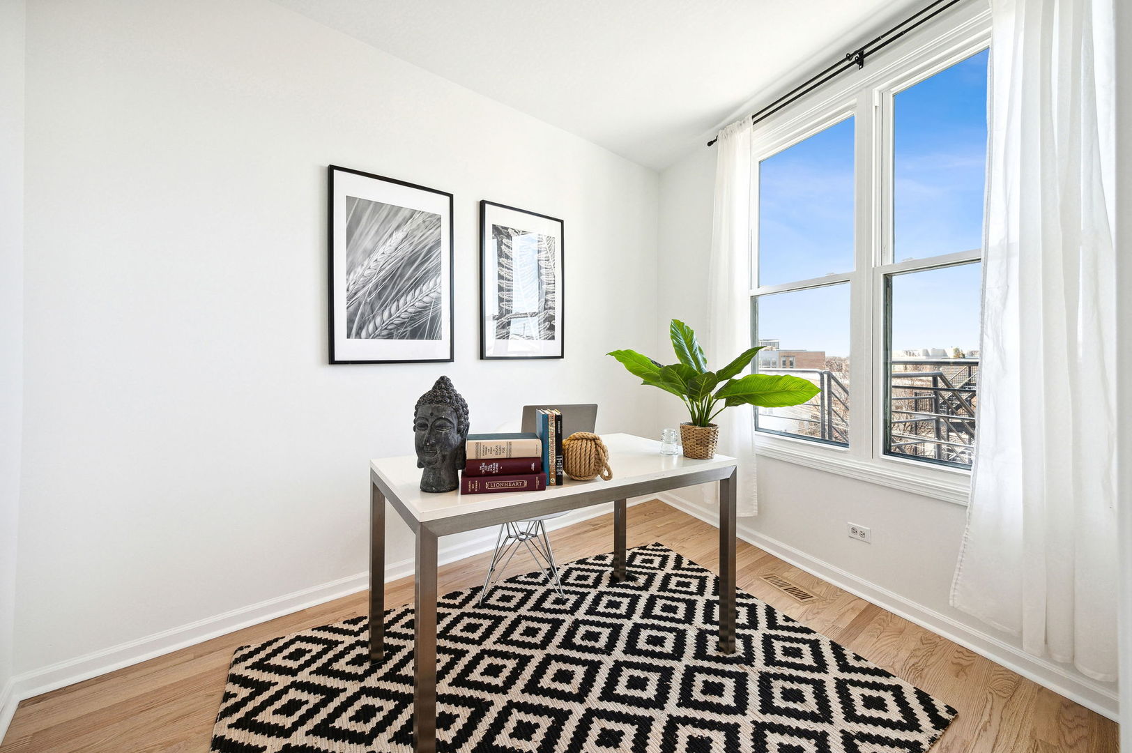 2840 N Lincoln Avenue Unit: F