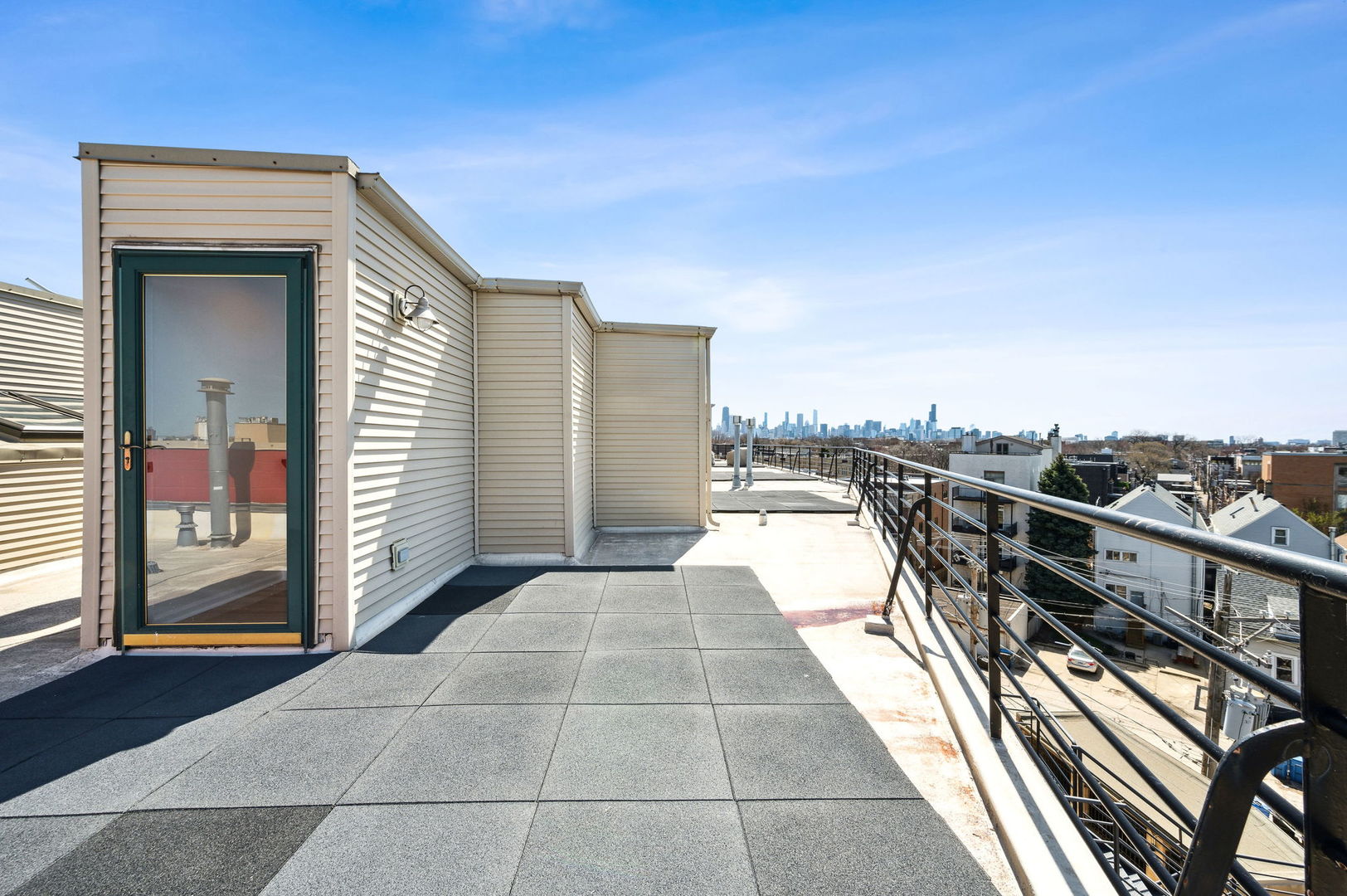 2840 N Lincoln Avenue Unit: F