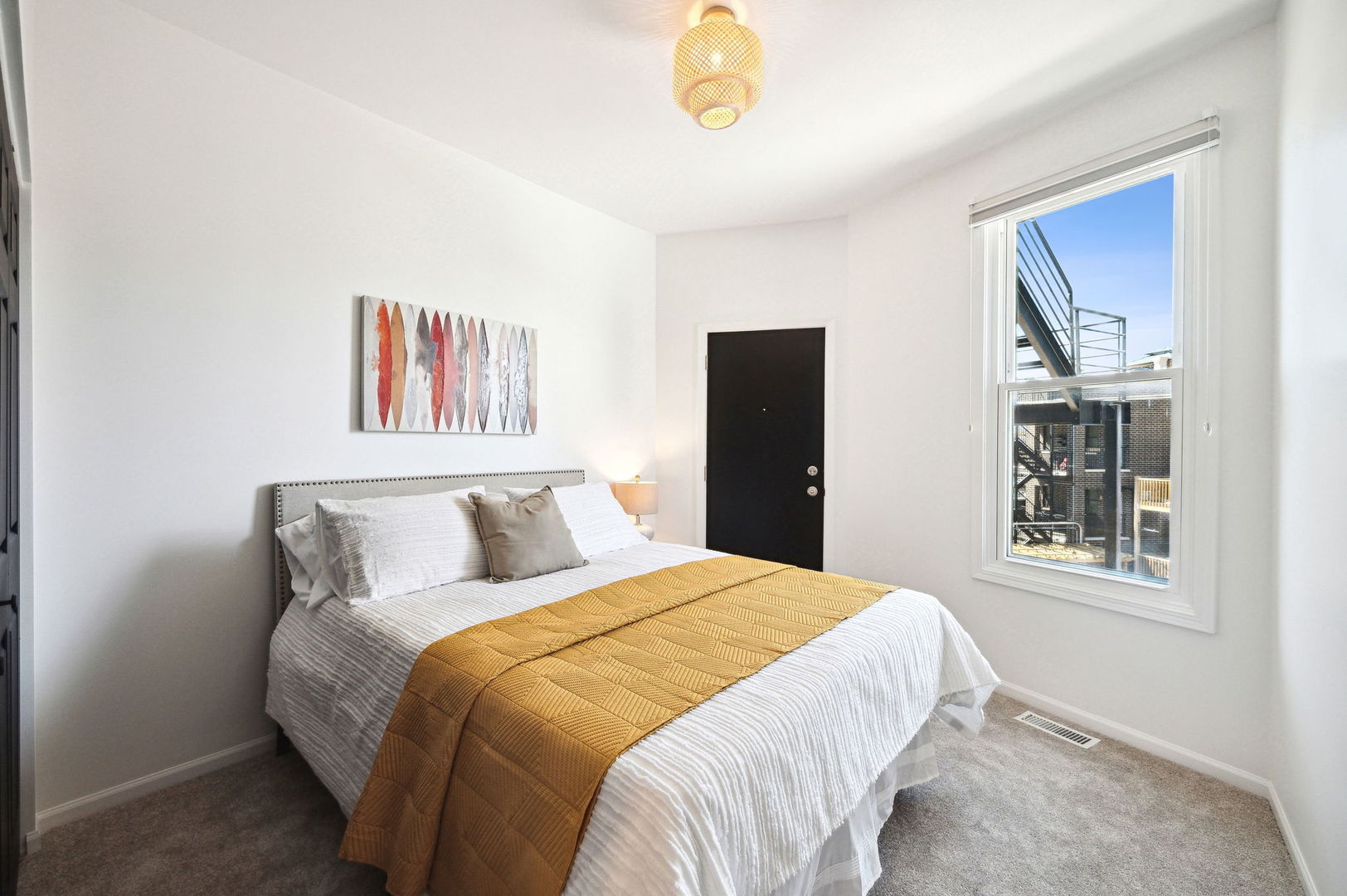 2840 N Lincoln Avenue Unit: F