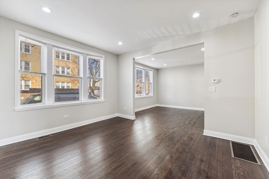 3257 N Ridgeway Avenue