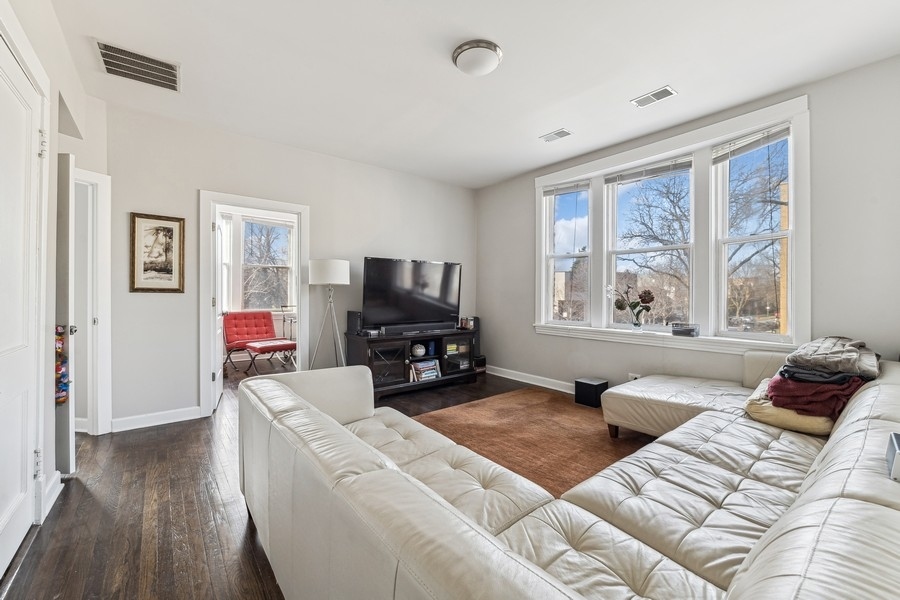 3257 N Ridgeway Avenue