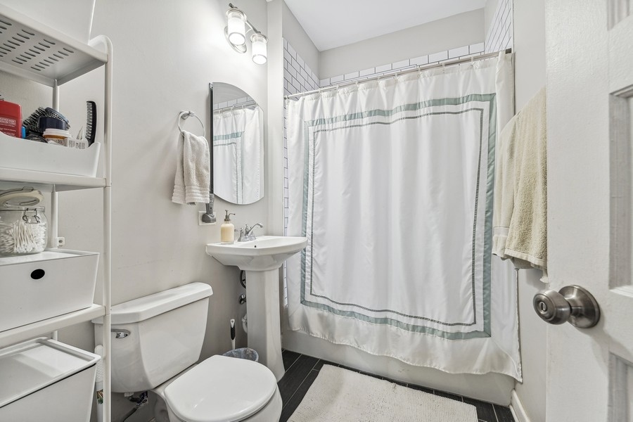 3257 N Ridgeway Avenue