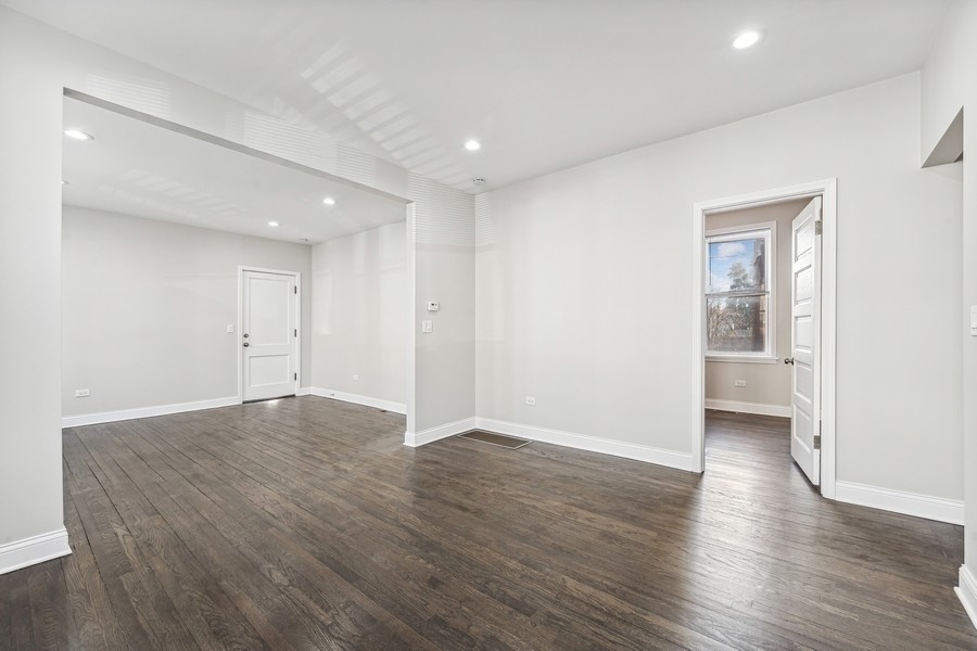 3257 N Ridgeway Avenue