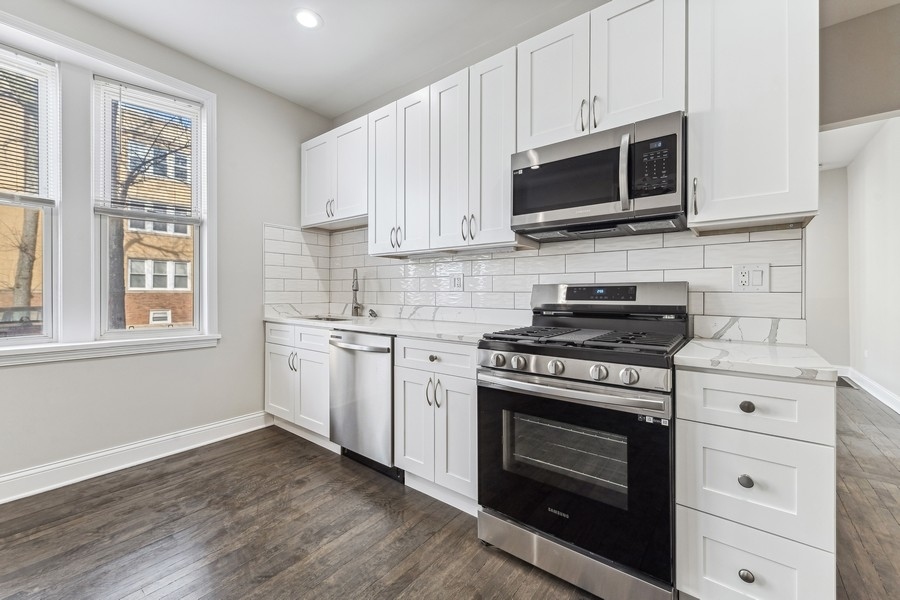 3257 N Ridgeway Avenue