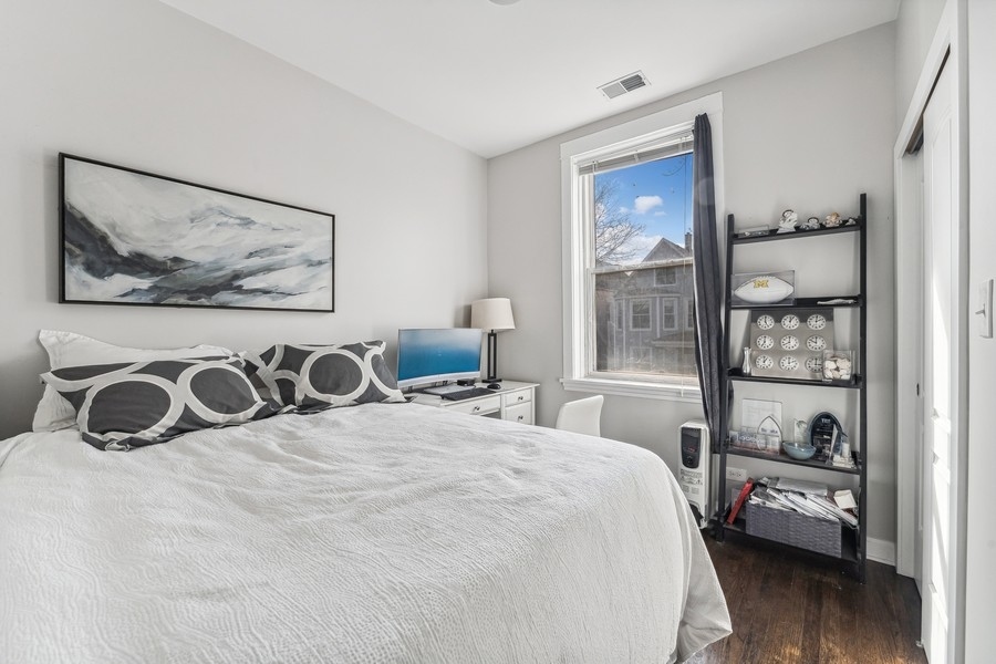 3257 N Ridgeway Avenue