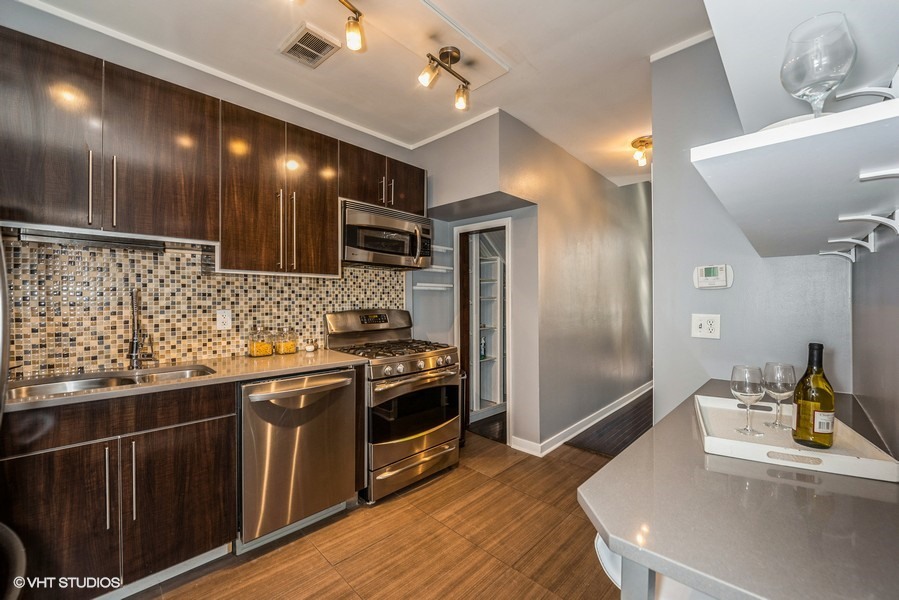 1969 N Lincoln Avenue Unit: 2