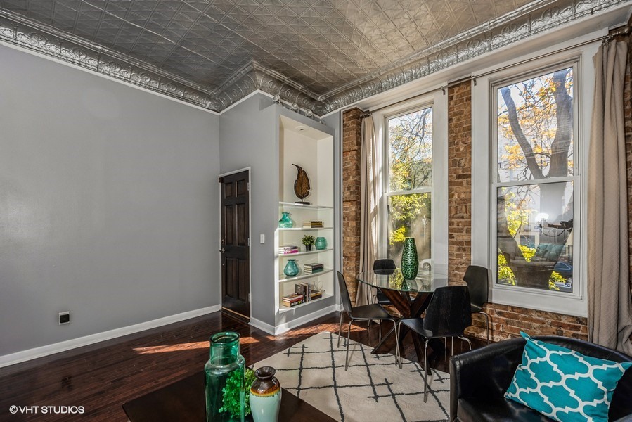 1969 N Lincoln Avenue Unit: 2