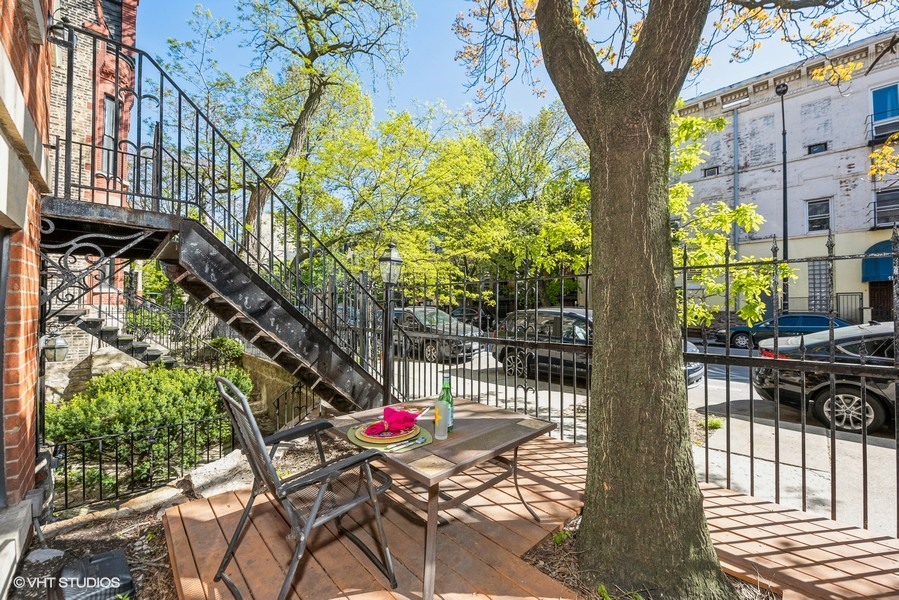 1969 N Lincoln Avenue Unit: 2