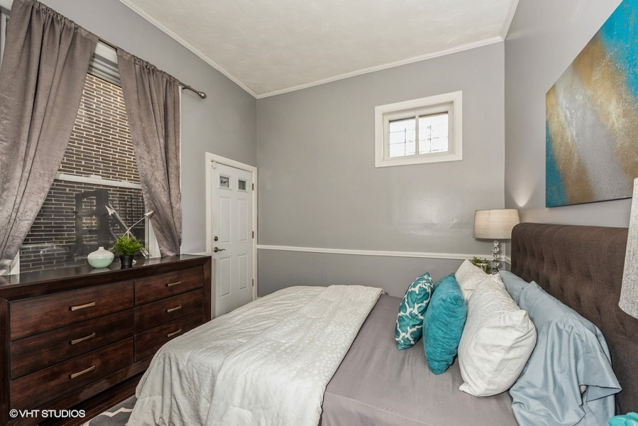 1969 N Lincoln Avenue Unit: 2