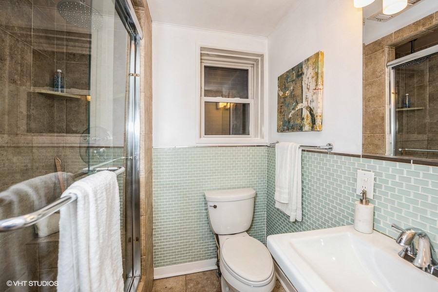 1969 N Lincoln Avenue Unit: 2