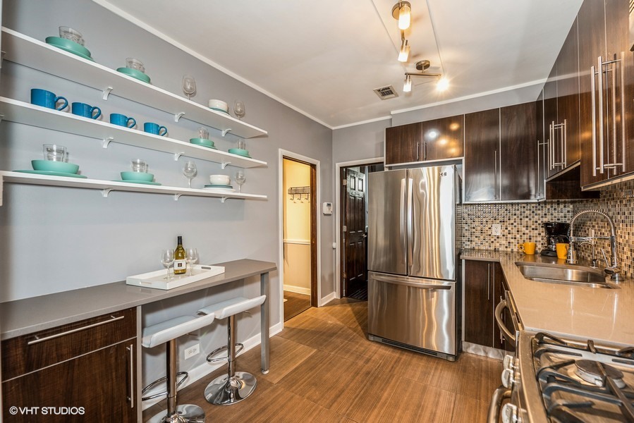 1969 N Lincoln Avenue Unit: 2