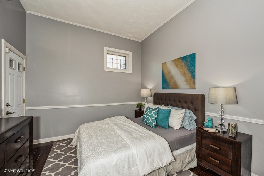 1969 N Lincoln Avenue Unit: 2