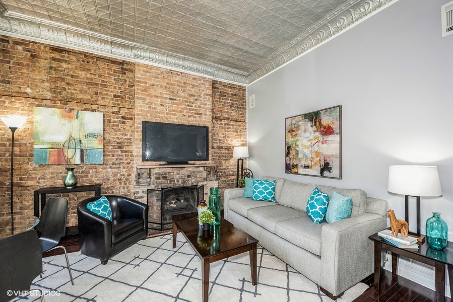 1969 N Lincoln Avenue Unit: 2