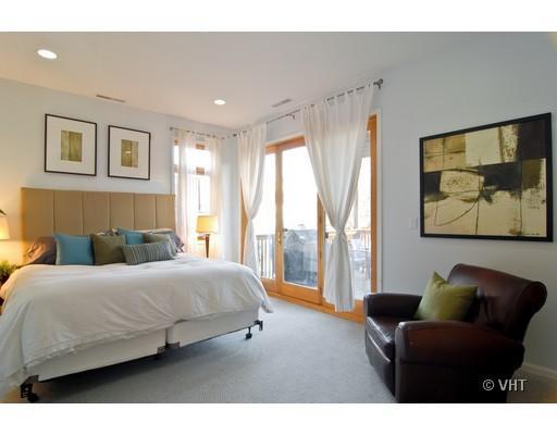 1021 N WINCHESTER Avenue Unit: 2