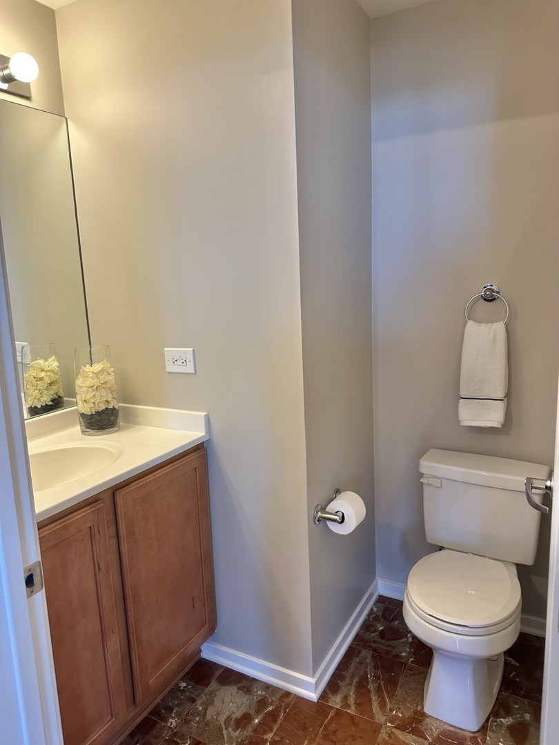 210 S Desplaines Street Unit: 2010