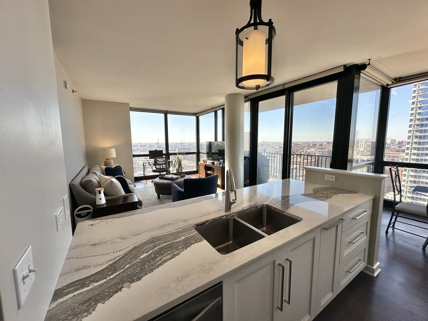 210 S Desplaines Street Unit: 2010