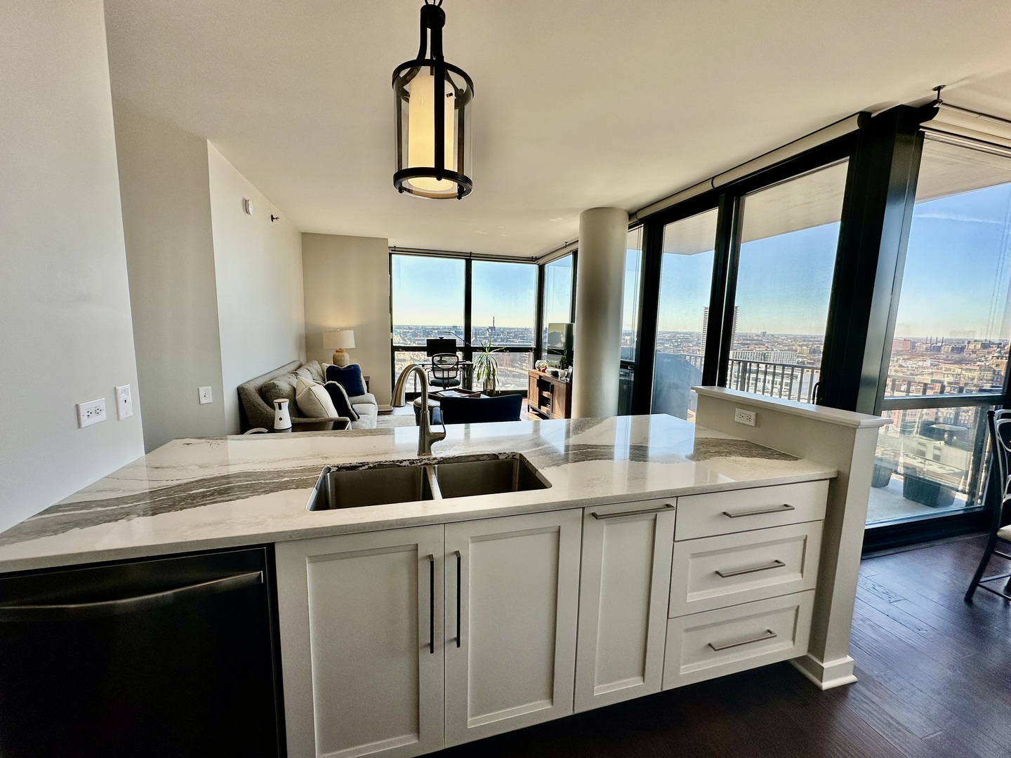 210 S Desplaines Street Unit: 2010