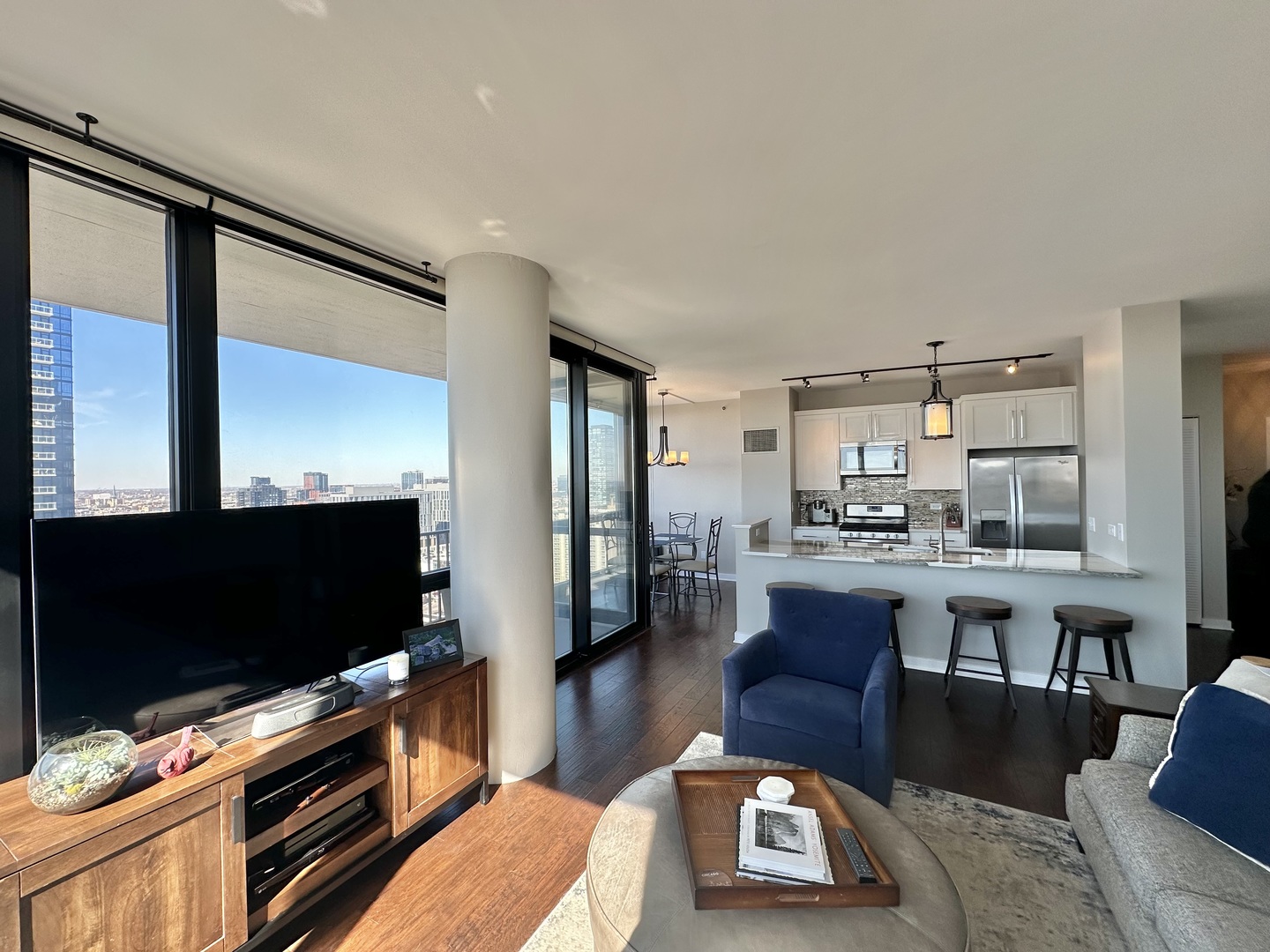 210 S Desplaines Street Unit: 2010