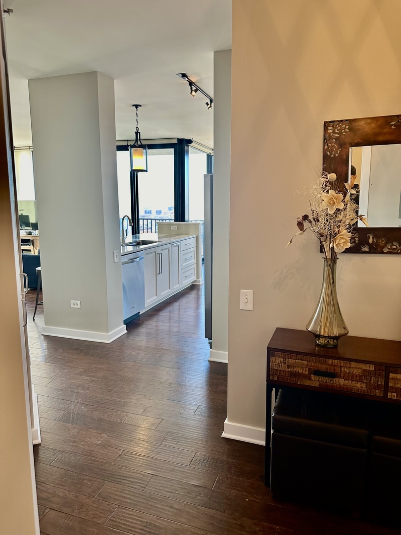 210 S Desplaines Street Unit: 2010