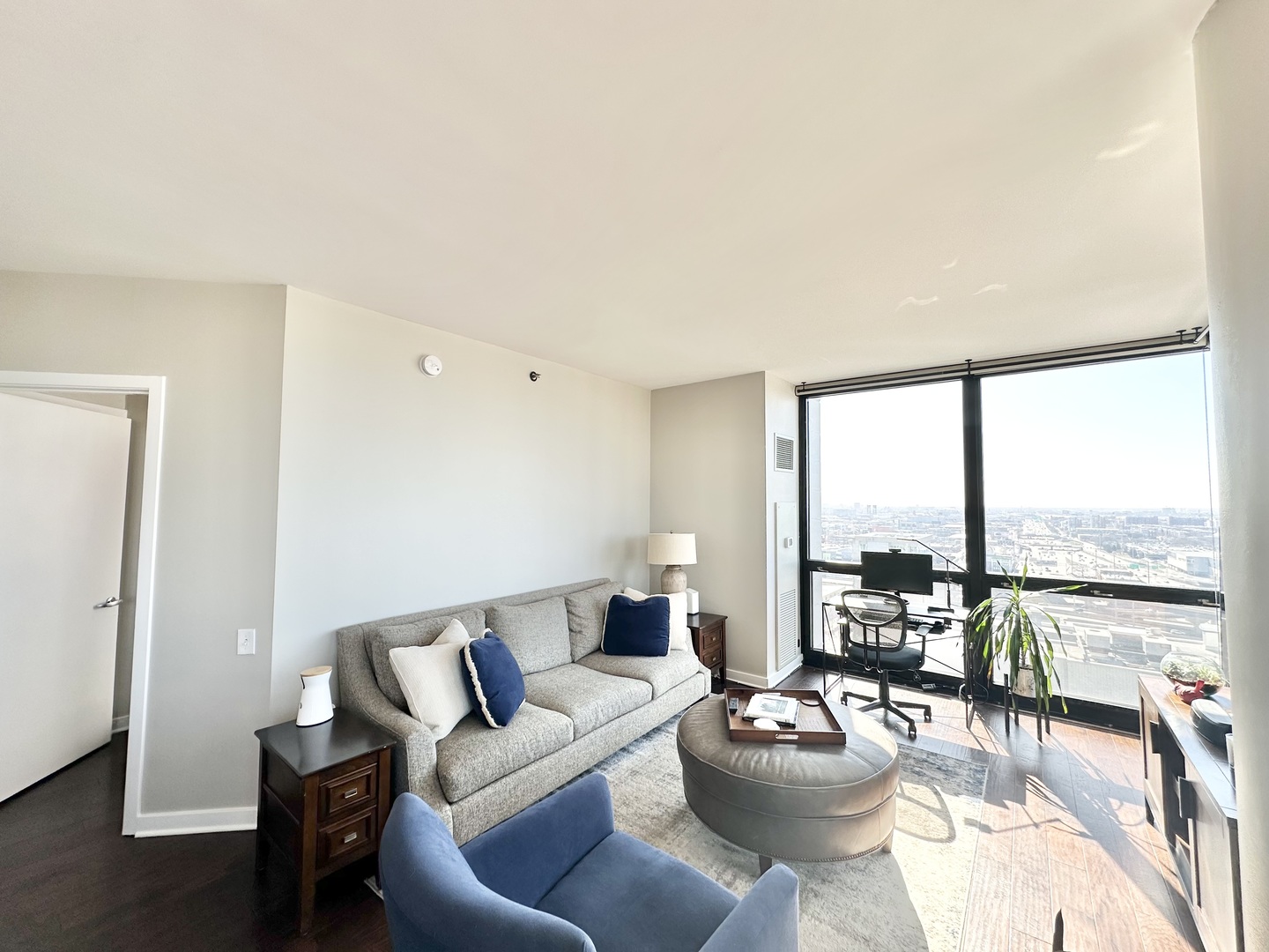 210 S Desplaines Street Unit: 2010