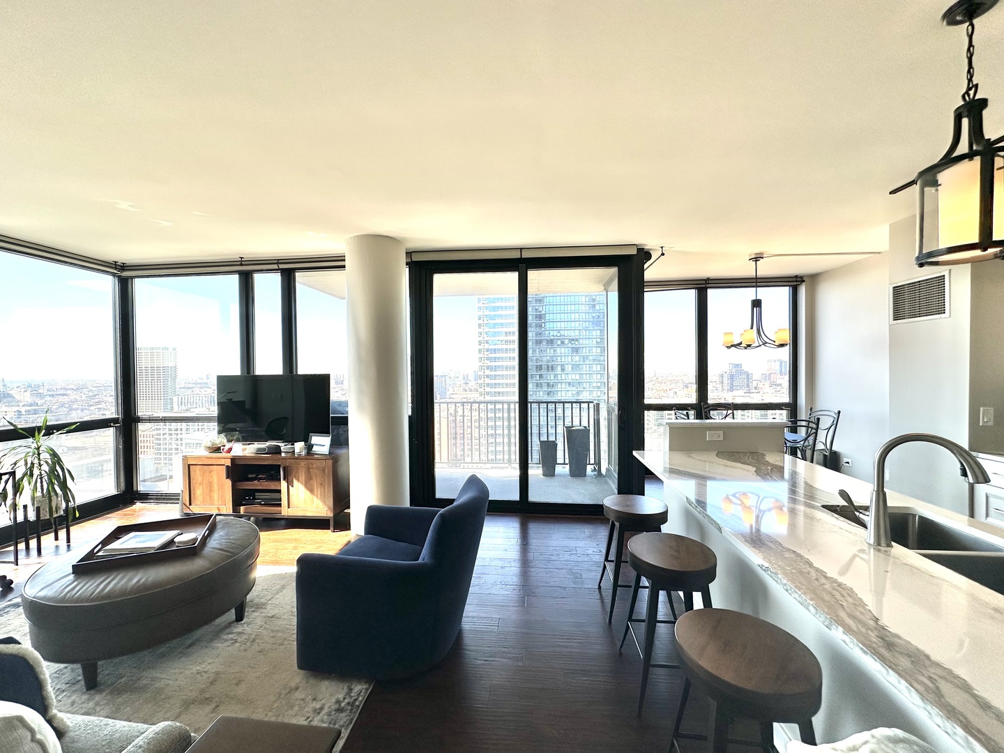 210 S Desplaines Street Unit: 2010