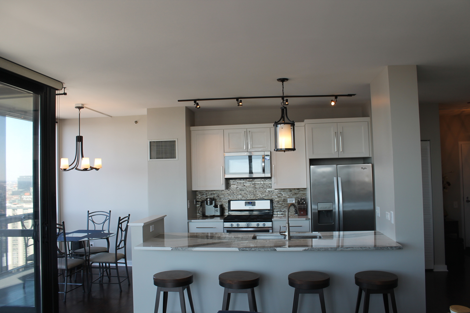 210 S Desplaines Street Unit: 2010