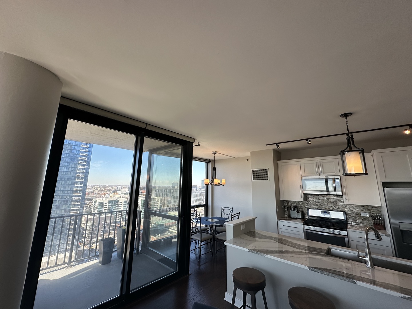 210 S Desplaines Street Unit: 2010