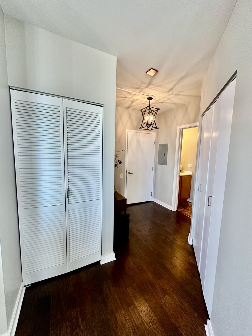 210 S Desplaines Street Unit: 2010