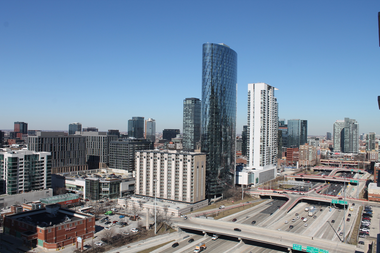 210 S Desplaines Street Unit: 2010