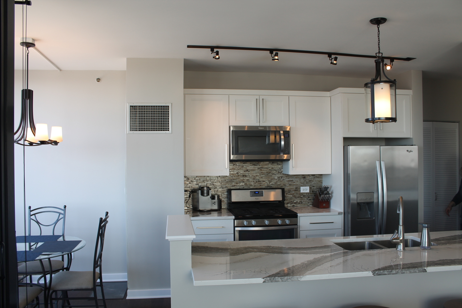 210 S Desplaines Street Unit: 2010