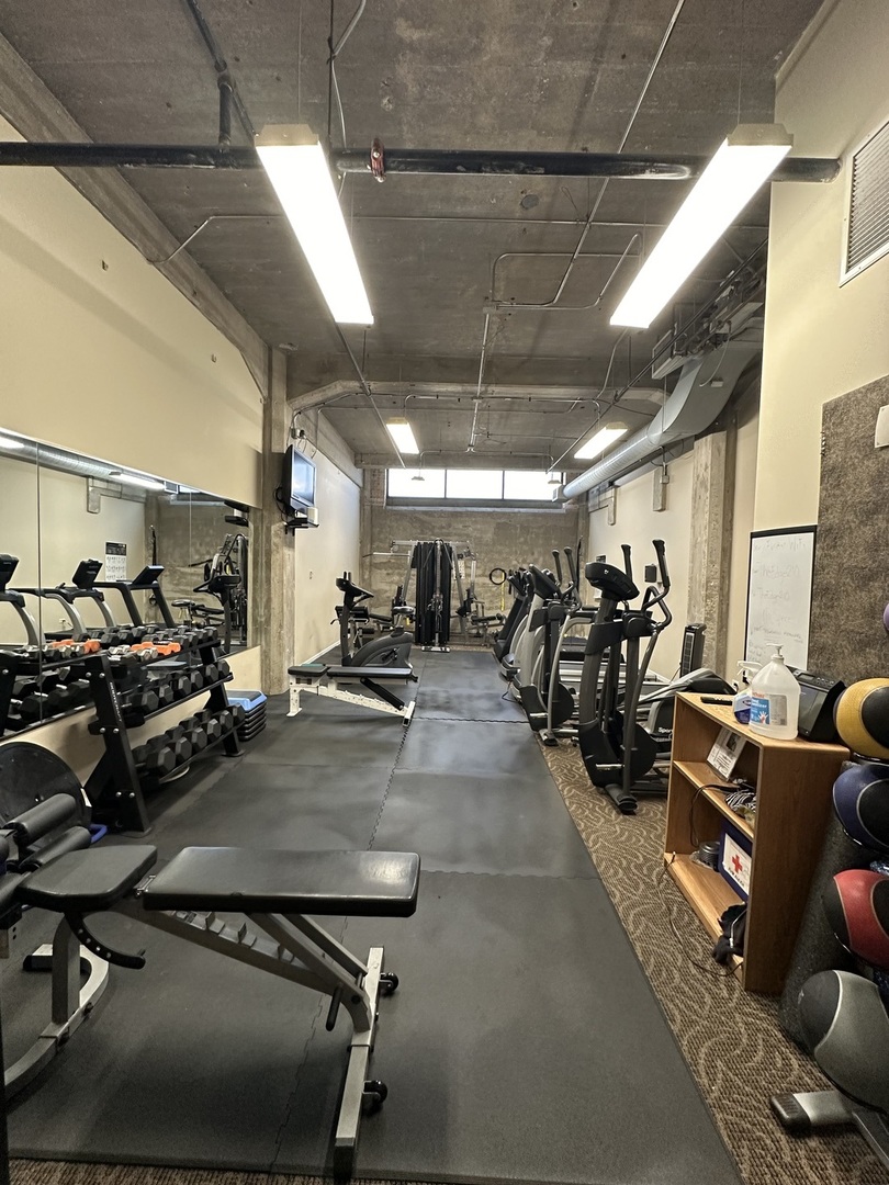 210 S Desplaines Street Unit: 2010