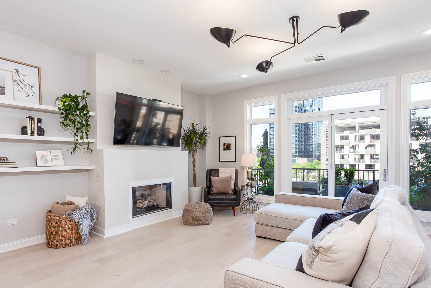 1355 W Washington Boulevard Unit: 4C