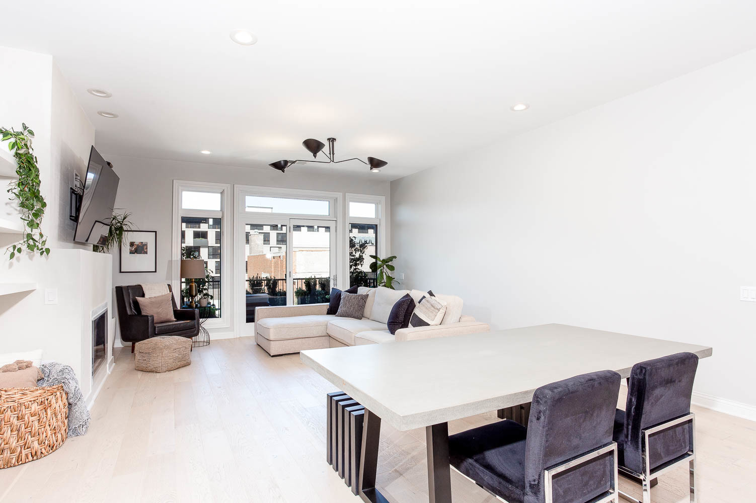 1355 W Washington Boulevard Unit: 4C