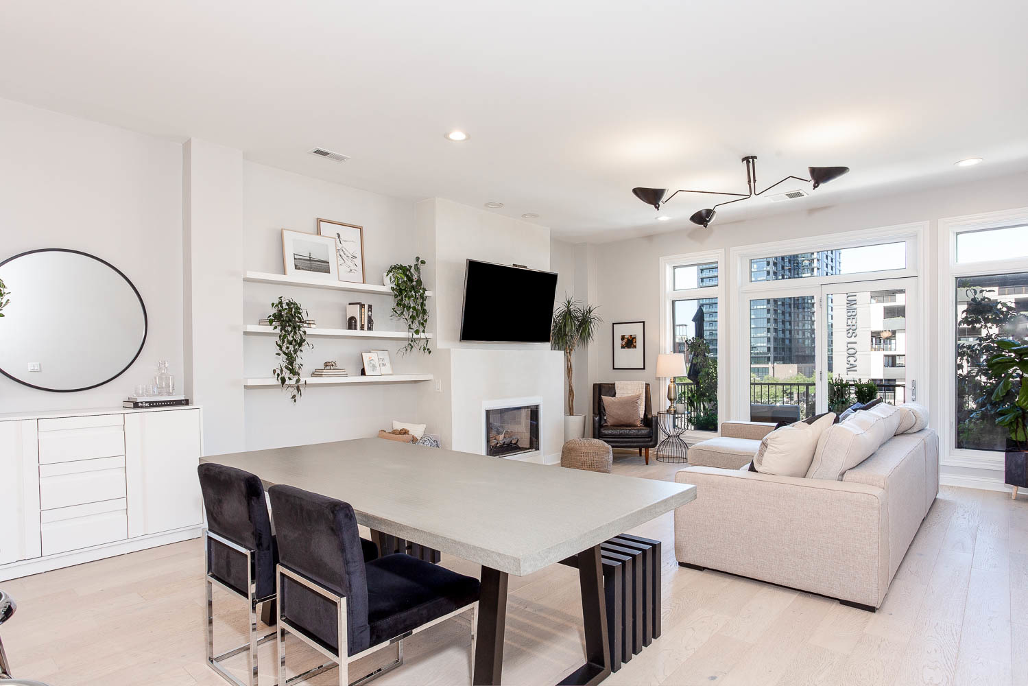 1355 W Washington Boulevard Unit: 4C