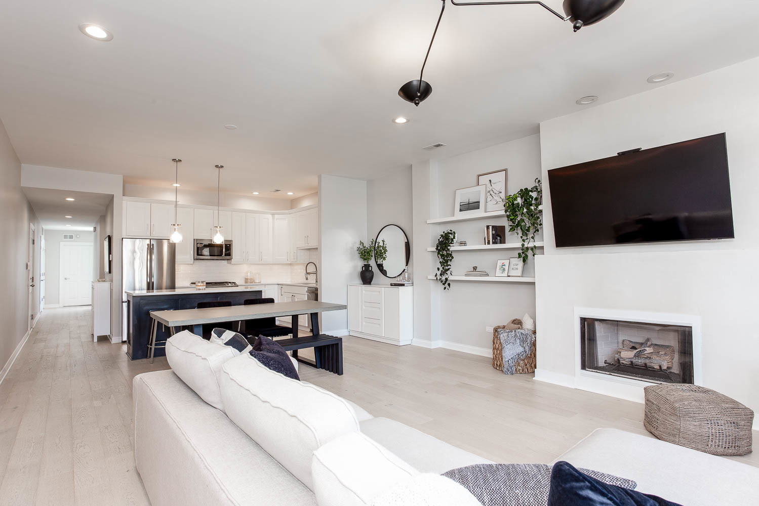 1355 W Washington Boulevard Unit: 4C